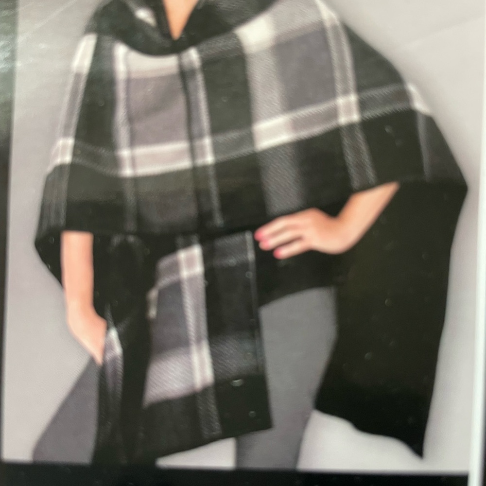 NWT Ladies versatile scarf poncho